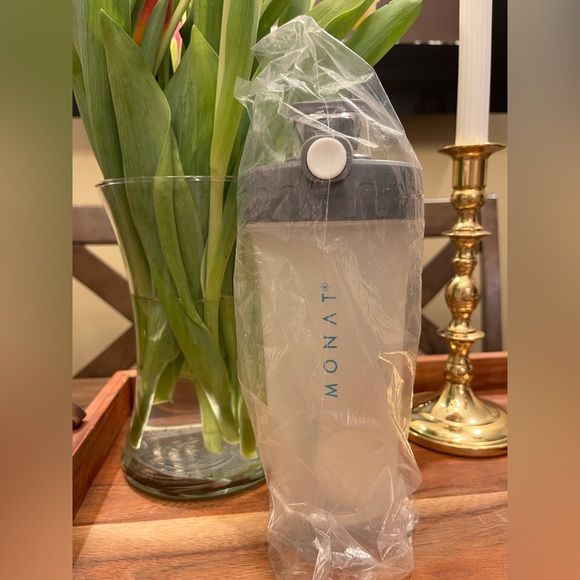 🌟New- Monat Wellness Shaker Bottle - Picture 2 of 2